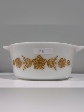 Pyrex Butterfly Gold 474 Vintage Floral White Casserole Dish with Golden Brown